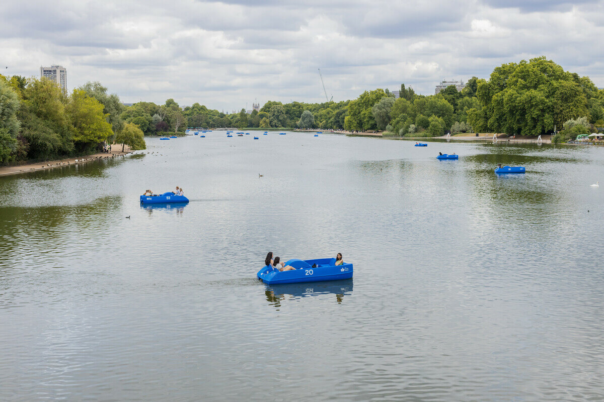 Summer boating on the Serpentine lake