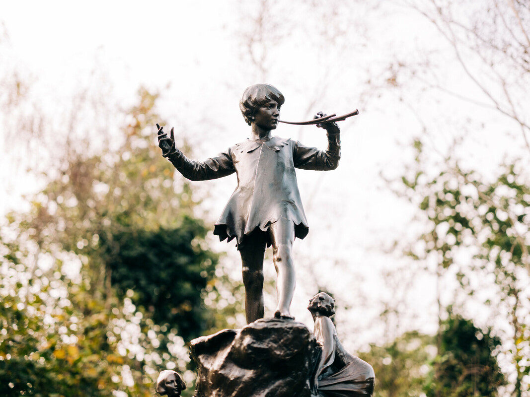 Peter pan statue in Kensington Gardens