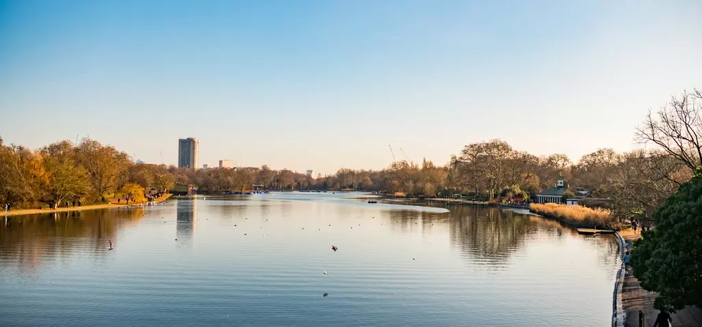 Hyde Park view of the Serpentine in winter