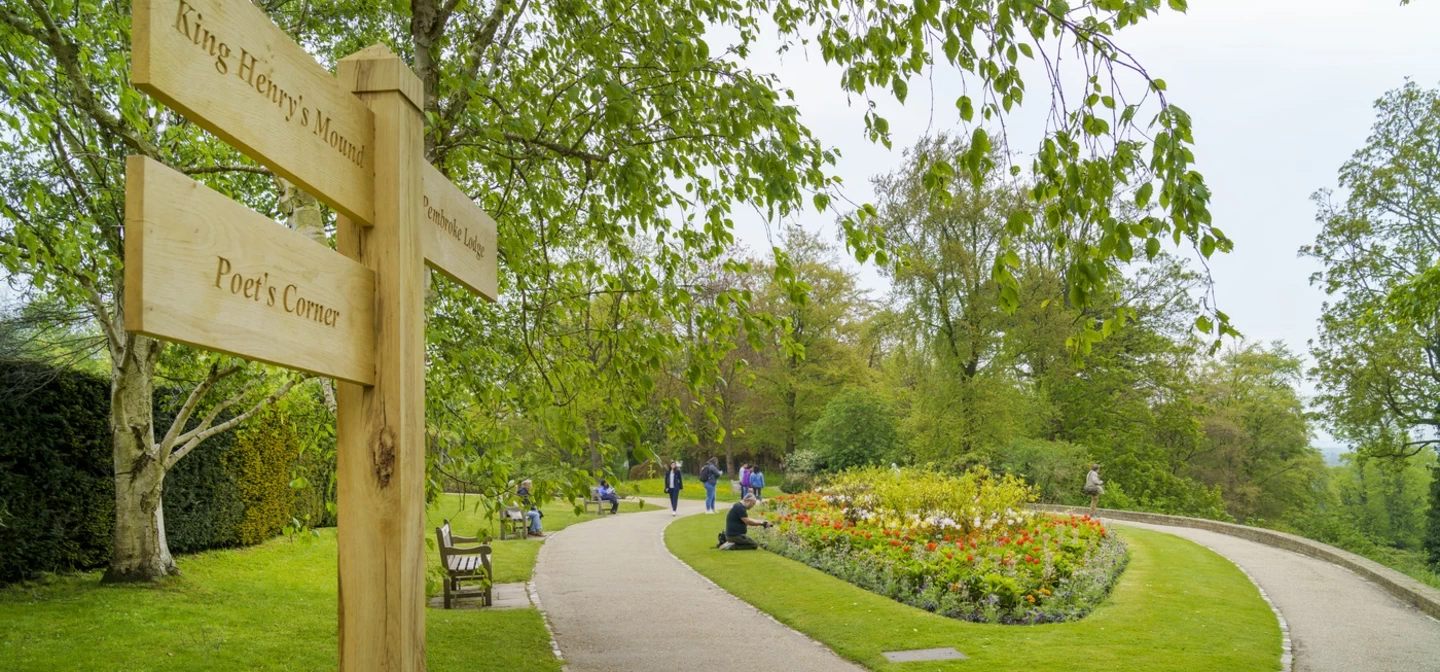 Richmond Park Spring Hero sign