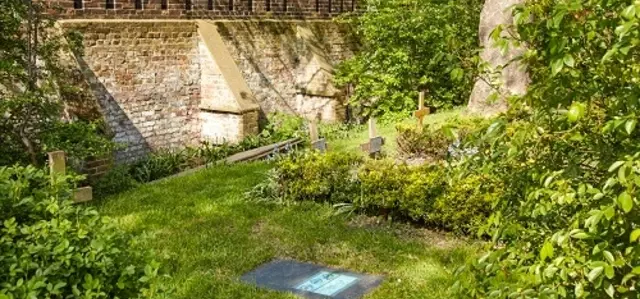 Henrietta Moraes grave