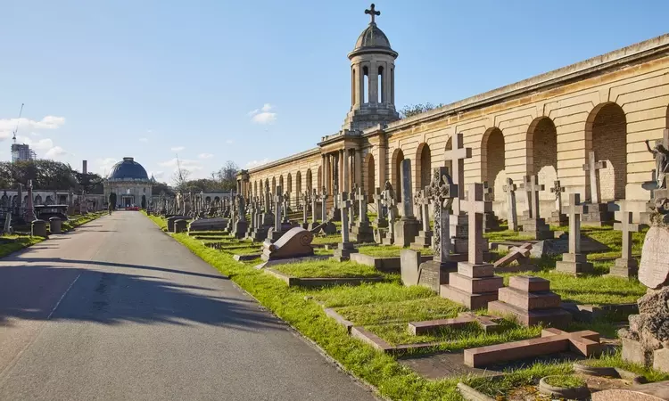 The Great Circle & Collonades in Brompton Cemetery