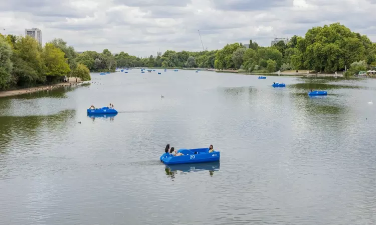 Summer boating on the Serpentine lake