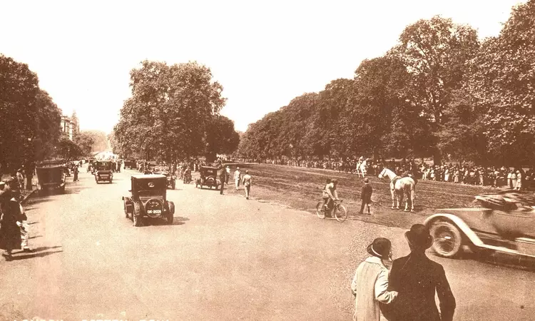 Early automobiles along South Carriage Drive, adjacent to Rotten Row, c.1910
