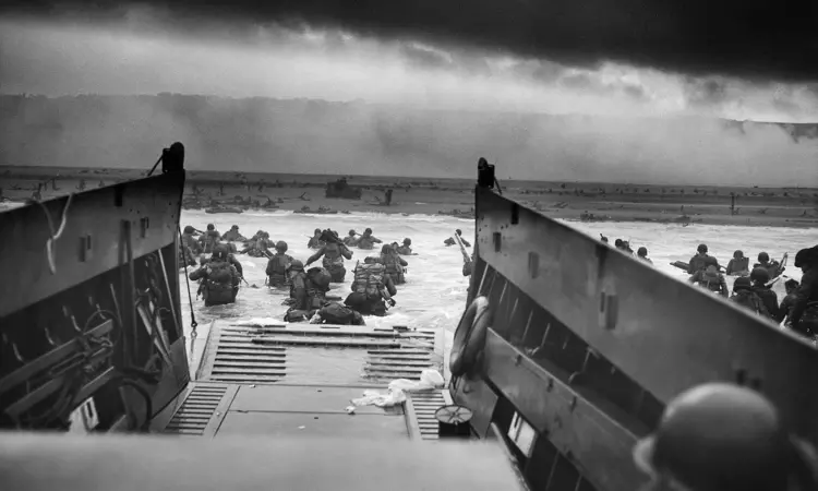 Photograph of troops landing on the beaches in Normandy on D-Day, 6 June 1944