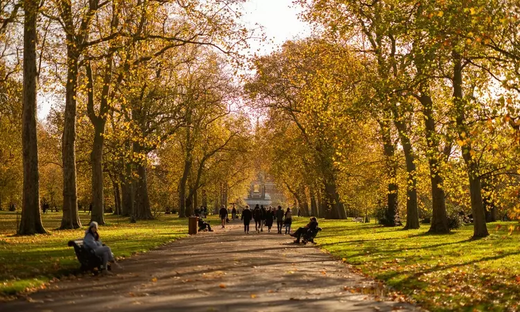 People walking in the Lancaster Walk towards The Albert Memorial