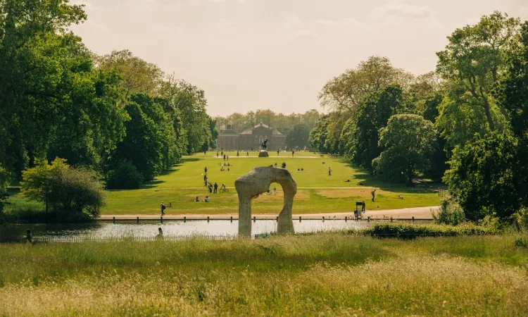 Wide shot of Kensington Gardens