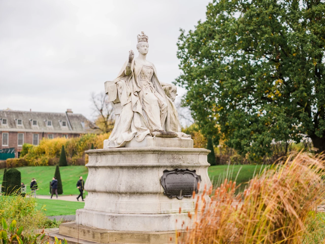 Queen Victoria statue in Kensington Gardens