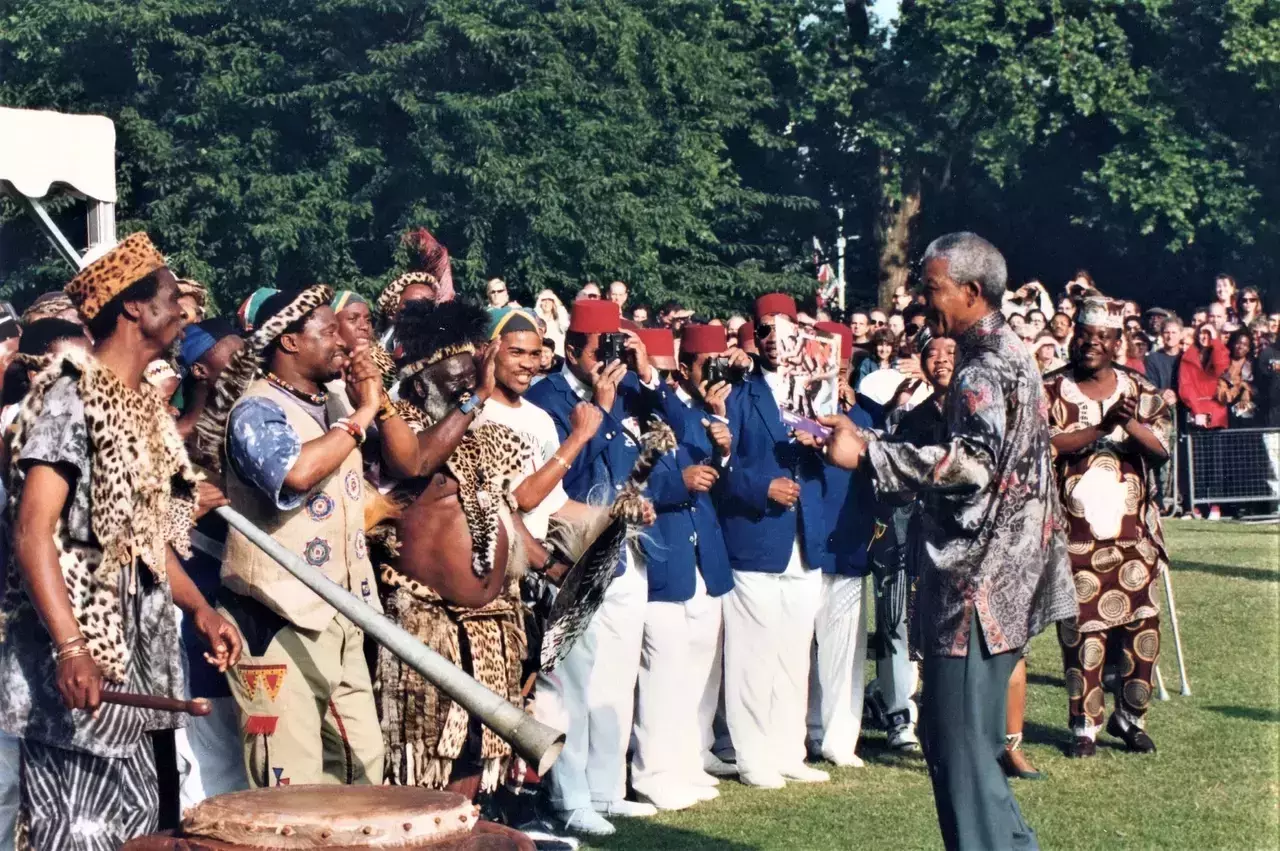 Mandela in St. James's Park at the tree planting ceremony, 1996