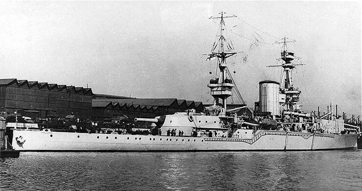 HMS Furious in 1917.