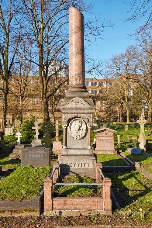 Henry Pettitt monument