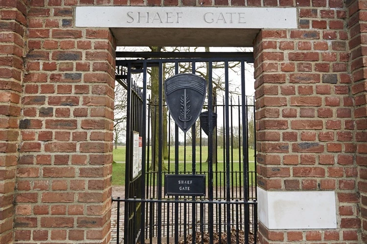 SHAEF Gate in Bushy Park